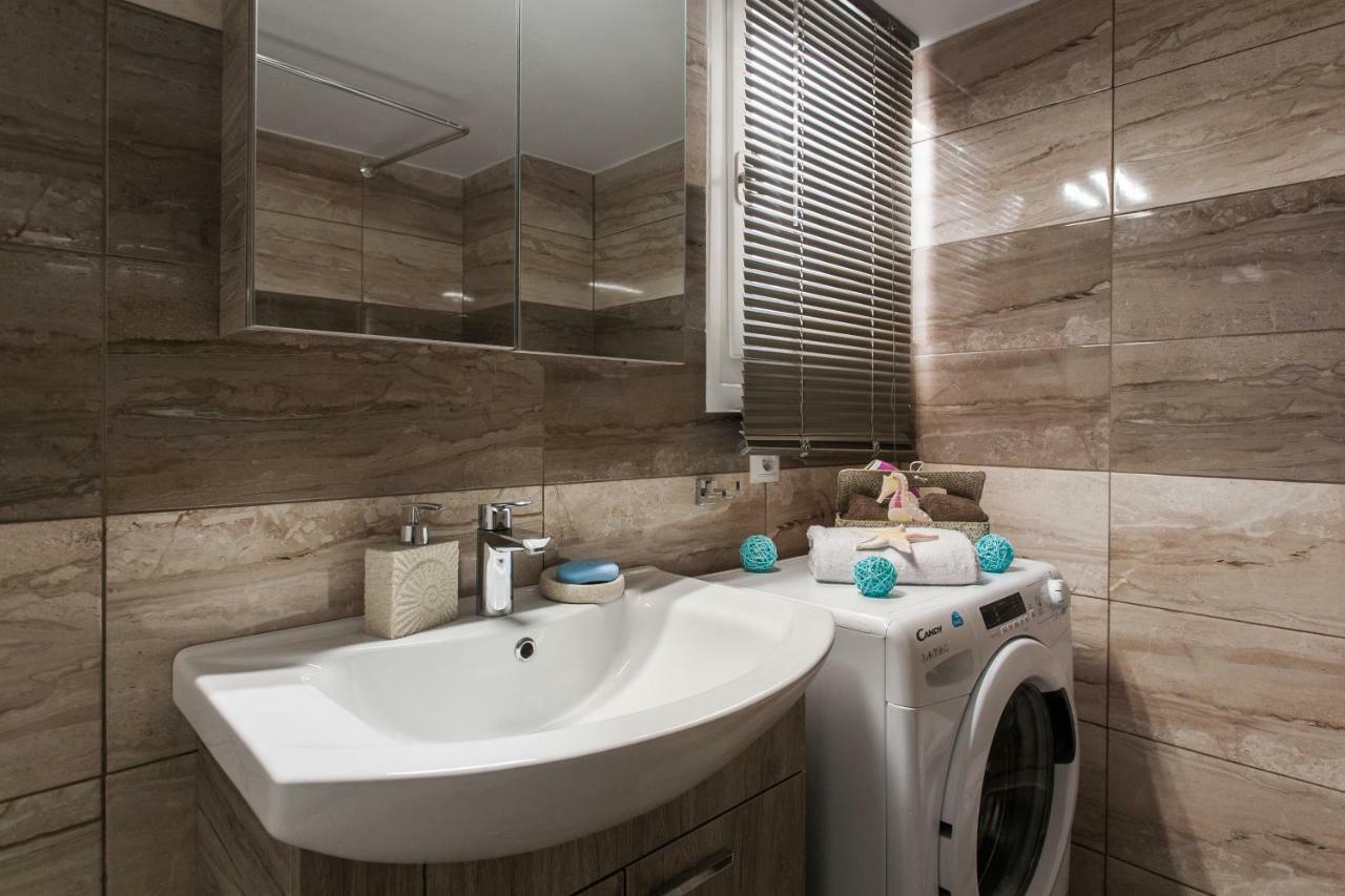 Modern Antique Private Rooms With Shared Bathroom Near To Acropolis Museum And Metro Station Афины Экстерьер фото